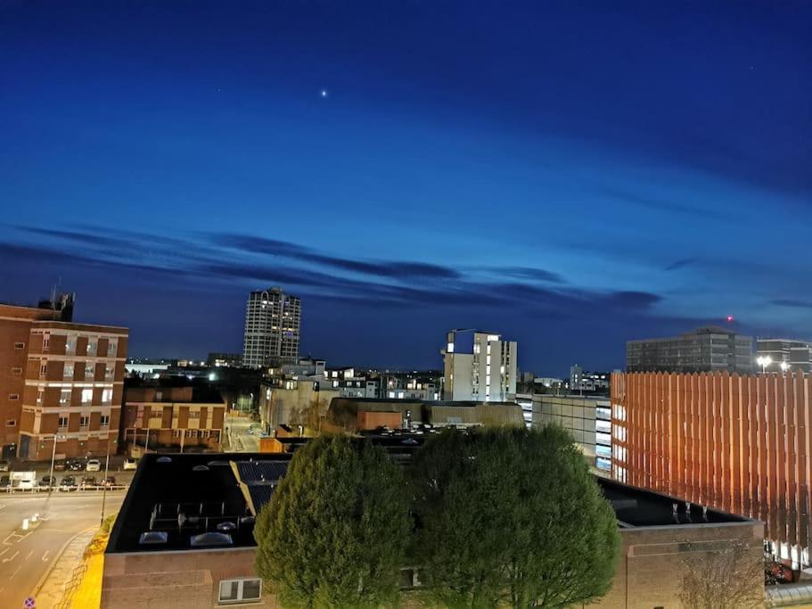Paramount City View Swindon Esterno foto
