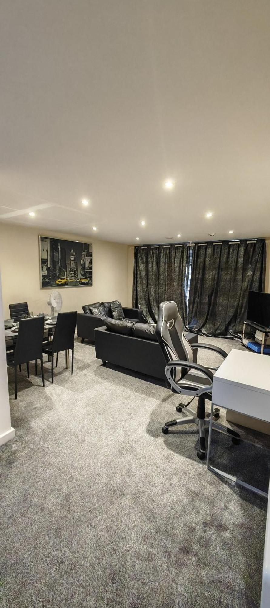 Paramount City View Swindon Esterno foto